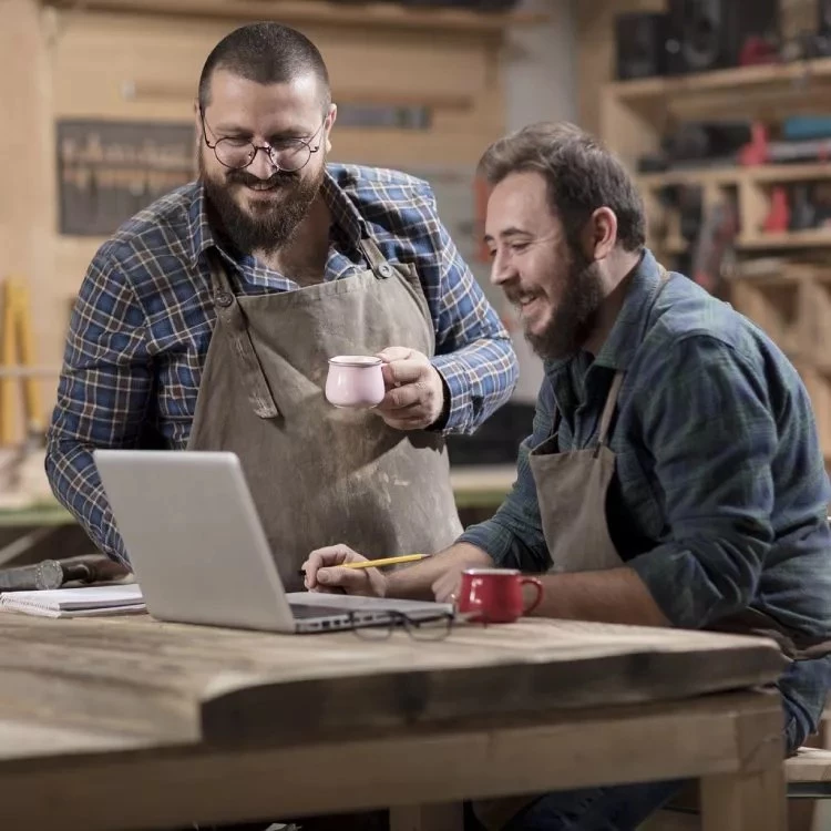 How do SMEs differ from sole traders?